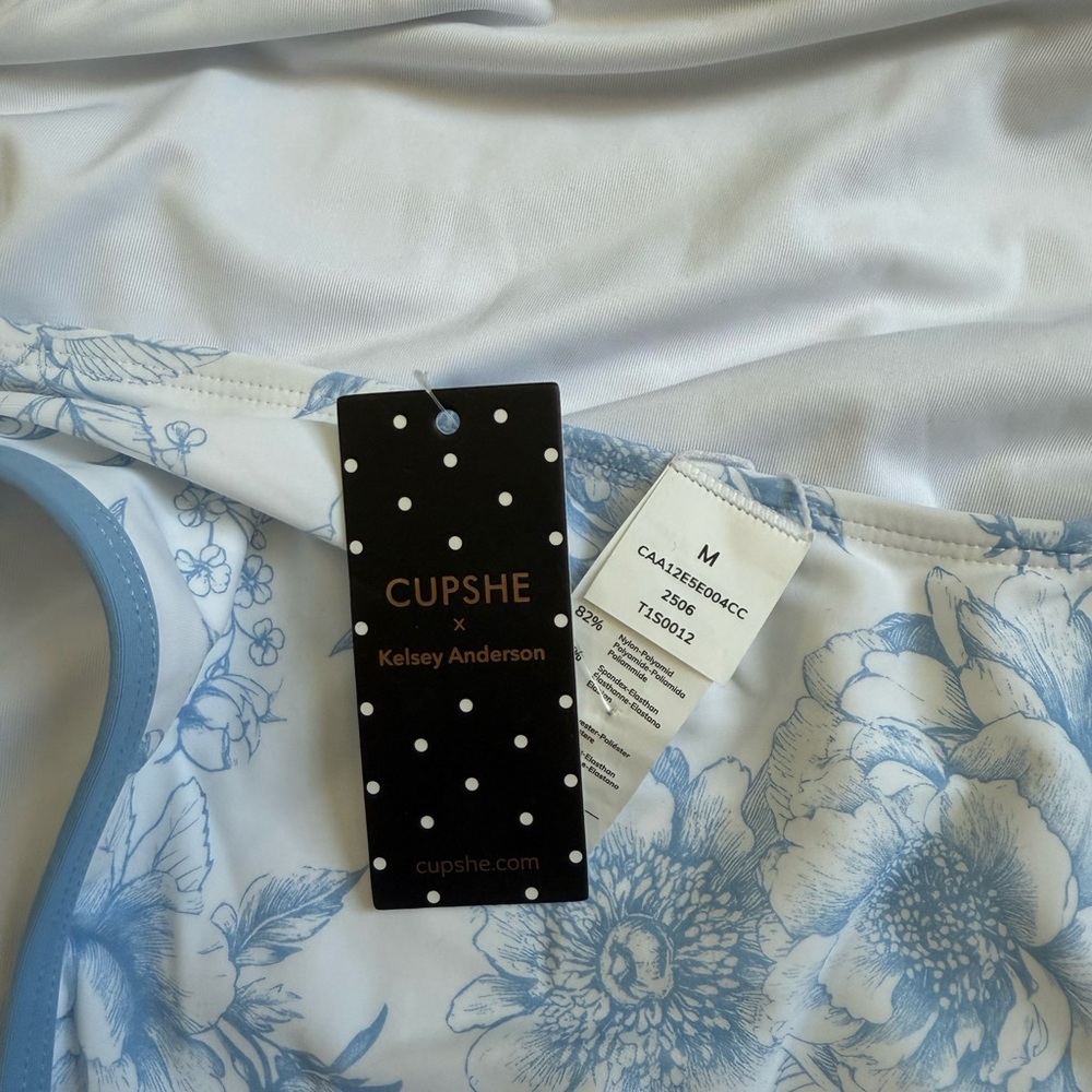 Cupshe Blue Floral One Piece Swimsuit - Picture 4 of 4